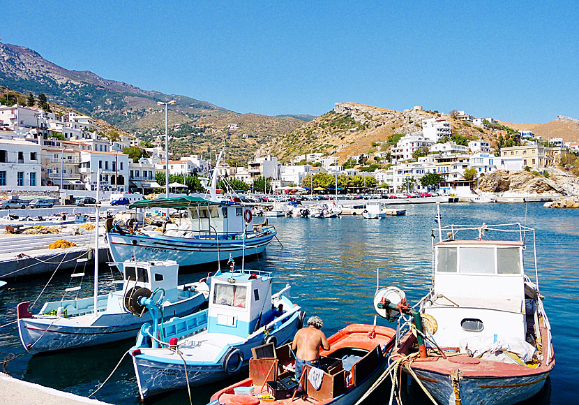Fiskebåtar i småbåtshamnen i Agios Kyrikos på Ikaria.