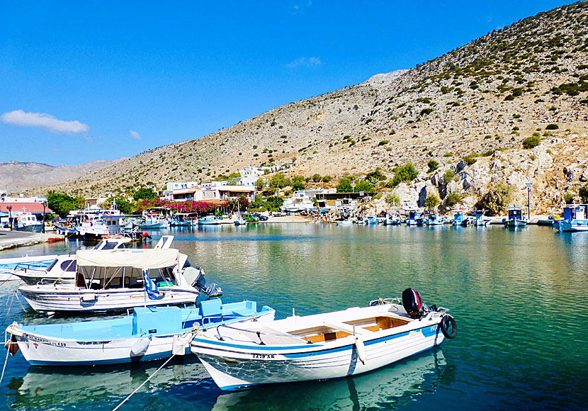 Missa inte Akti beach när du kör till Vathydalen på Kalymnos.