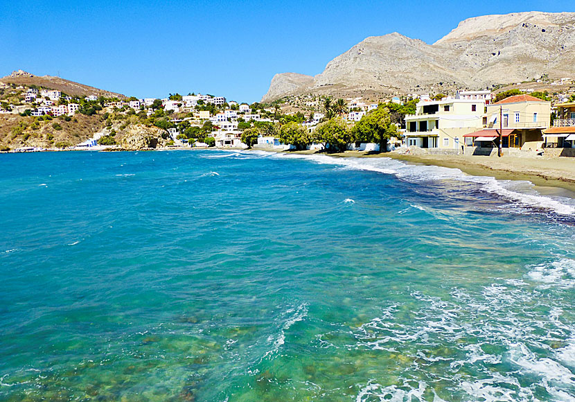 Missa inte att bada på Kantouni beach när du har sett Agios Panteleimon cave church på Kalymnos.