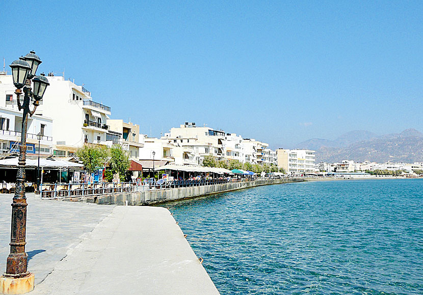 Den långa strandpromenaden i Ierapetra på sydöstra Kreta kantas av bra restauranger, tavernor och kaféer. 