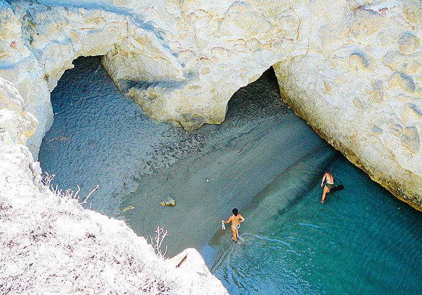 Simma i grottor vid Papafragas beach på Milos.