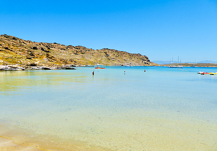 Missa inte Monastiri beach efter att du har vandrat i Cultural Park of Paros. 