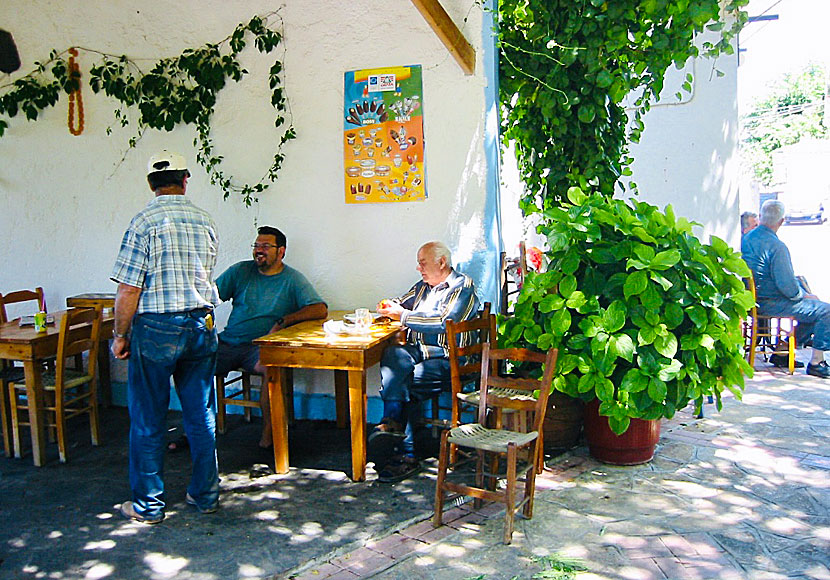Tavernor, restauranger och kaféer i byn Drakei på Samos.
