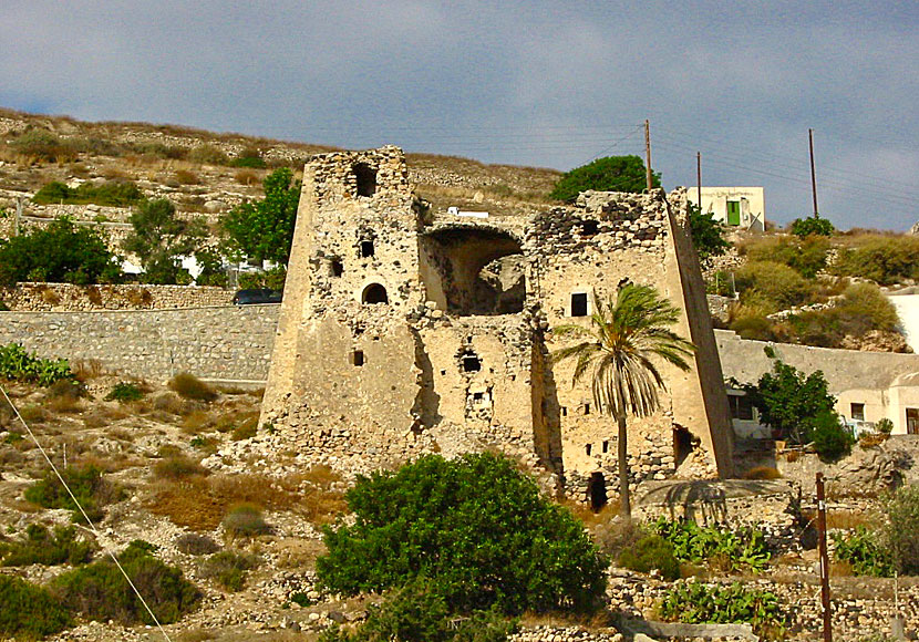 Fästningen Goulas Tower utanför Emporio på Santorini