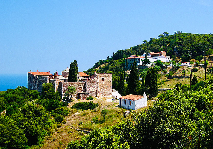 Vandra till Skopelos många vackra kloster.