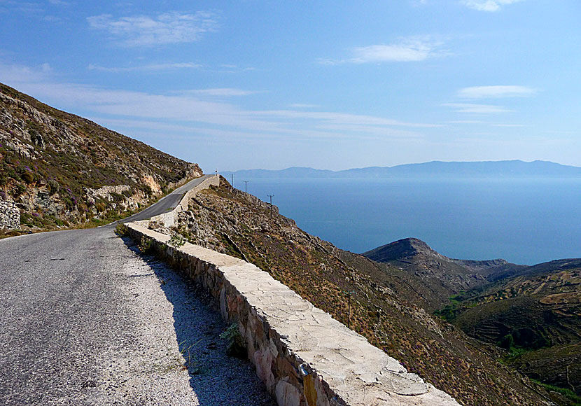 Den vackra vägsträckan mellan Ano Syros och Saint Michalis på norra Syros.