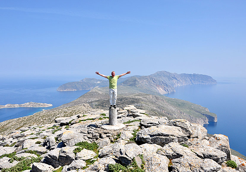 Missa inte vandringen till berget Profitis Elias från Chora när de reser till  Amorgos i Grekland.