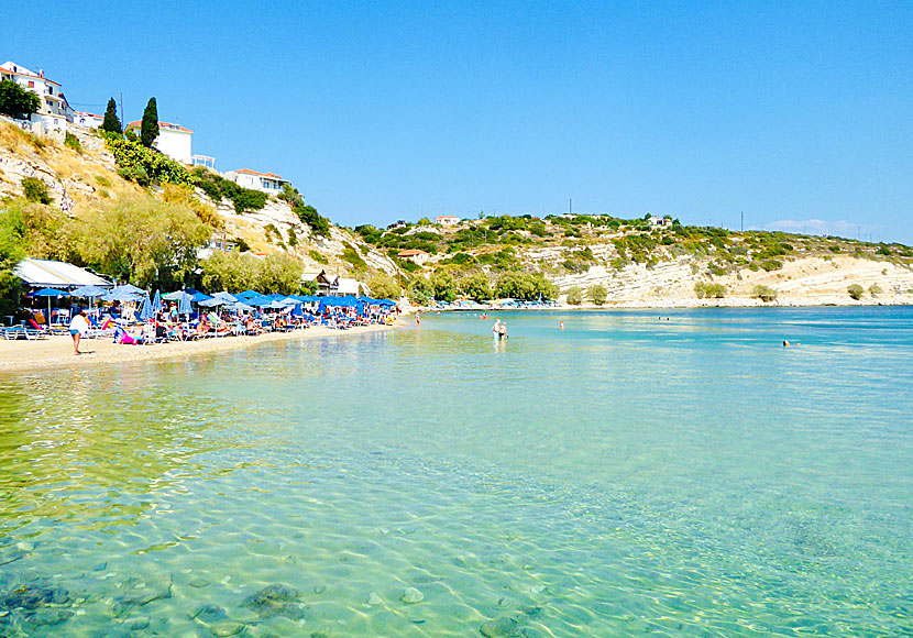 Remataki beach är en av tre stränder i Pythagorion på Samos i Grekland.