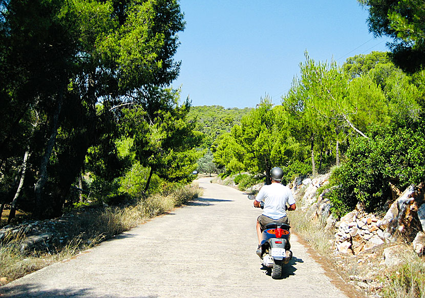 Hyra bil, moped och cykel på ön Agistri i Grekland.