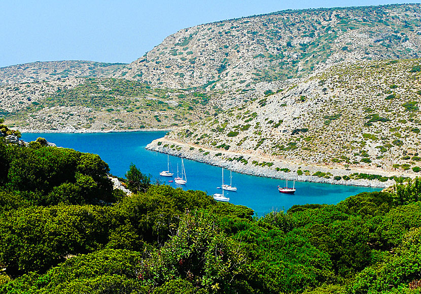 Det tar fem minuter att gå från hamnen till Spilia beach på Agathonissi.
