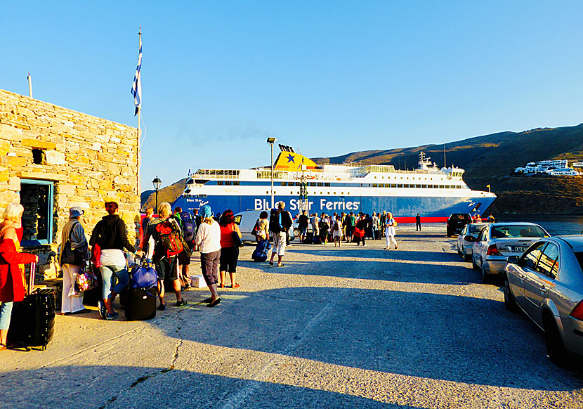 Blue Star Ferries i hamnen i Egiali på Amorgos.