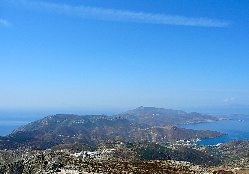 Södra delarna av Amorgos sett från berget Profitis Elias. Chora och Katapola. 
