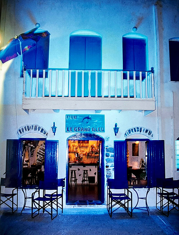 Le Grand Bleu Bar and Cafe i Katapola på Amorgos.