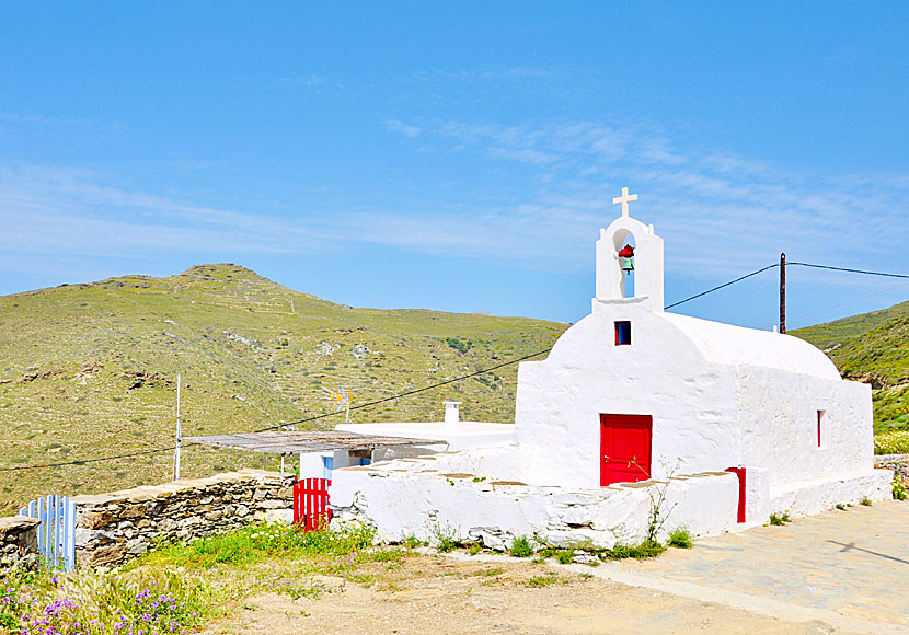 Kyrkan i byn Lefkes ovanför Katapola på Amorgos.
