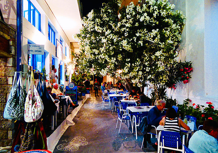 Restaurant To Limani Tis Kyra Katinas i Aegiali har mycket god grekisk mat.