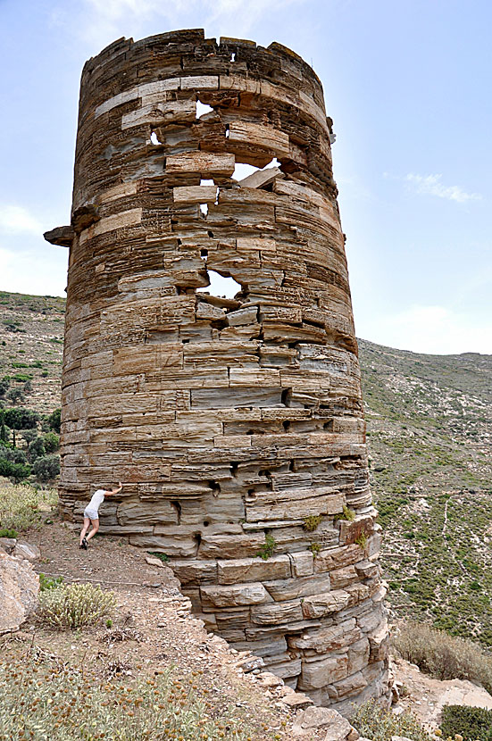 Det tjugo meter höga Agios Petros tower på Andros i Grekland.