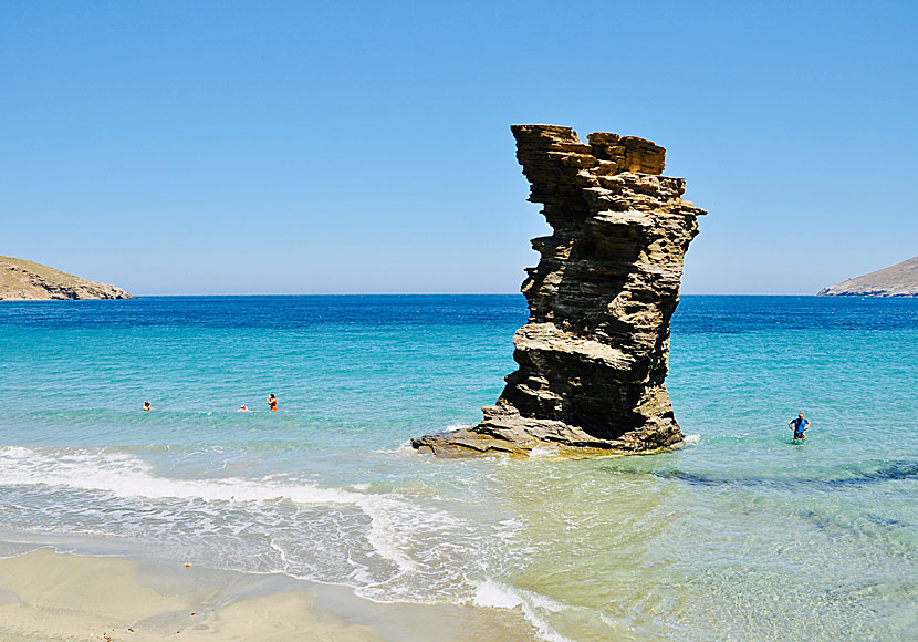 Missa inte Andros häftigaste strand Tis Grias to Pidima beach när du besöker denna vackra ö i Kykladerna.. 
