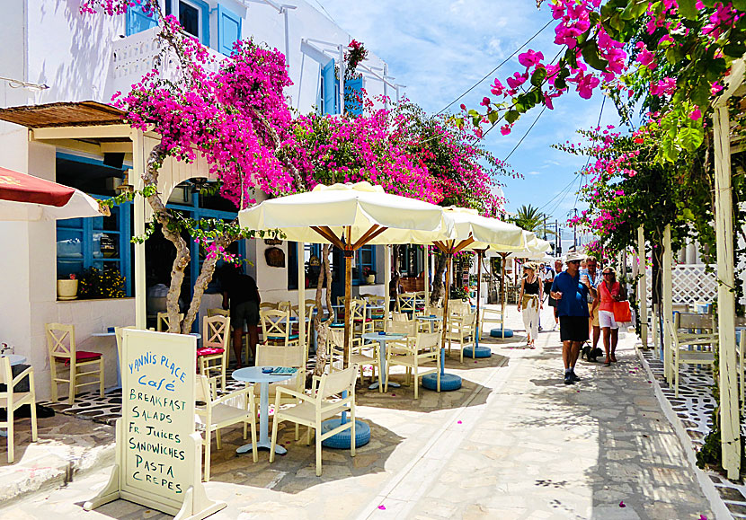 Main Street och Yannis Place i Chora på Antiparos.