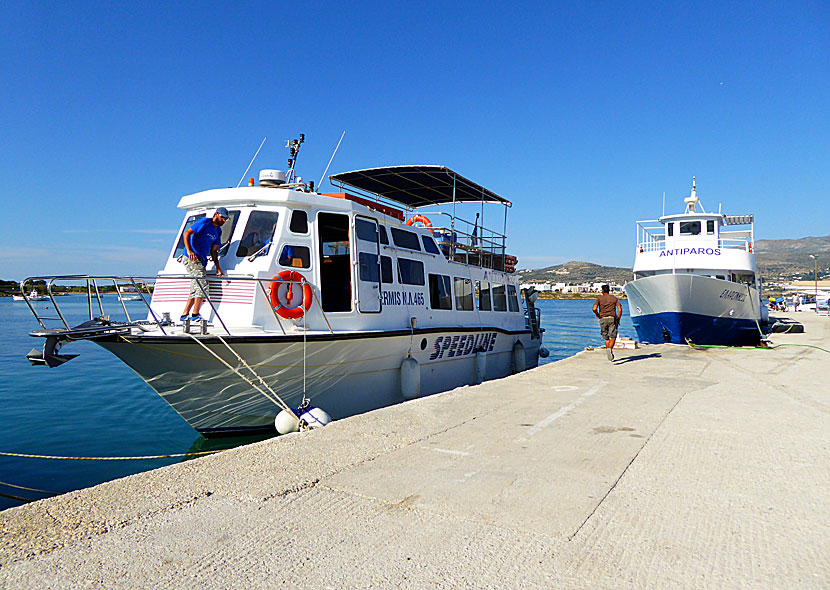 De små båtarna som trafikerar Antiparos med Parikia på Paros.