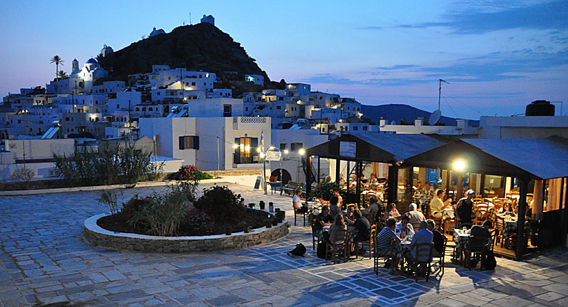 Äta god grekisk mat på Ios i Grekland.