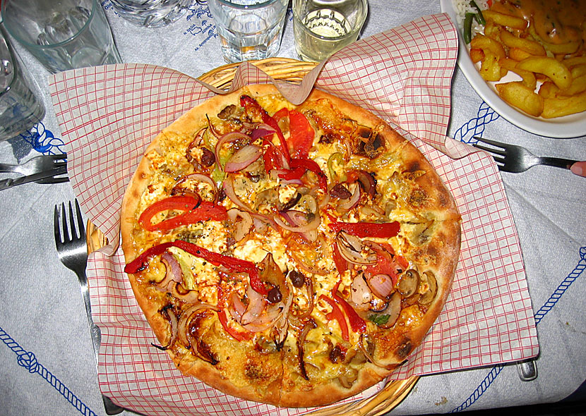 Pizza på Taverna Nostos i Skopelos stad.