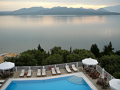 Rum med utsikt i Grekland. Kalimera.