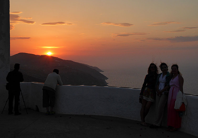 Solnedgången i Chora på Folegandros i Grekland.
