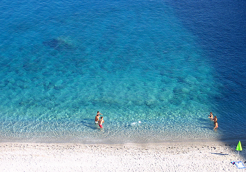 Katergo beach är en av flera mysiga stränder på ön Folegandros  i Grekland.