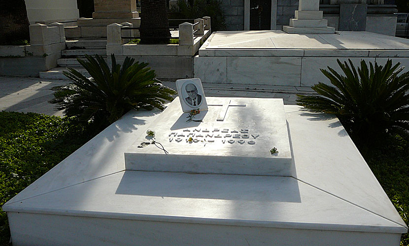 Andreas Papandreou grav  i Aten.