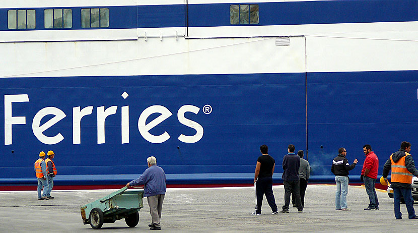 Blue Star Ferries i hamnen  på Naxos.