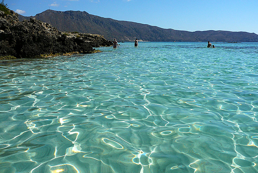 Det rosaskimrande vattnet vid Elafonissi beach på Kreta.