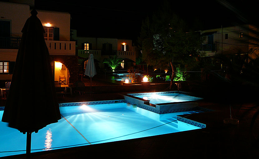 Ioanna Apartments. Swimmingpool. Agios Prokopios. Naxos.