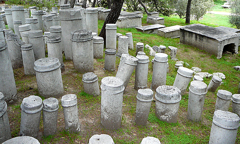 Kerameikos Ancient Cemetery, eller The streets of tombs, är ett måste att se i Aten.