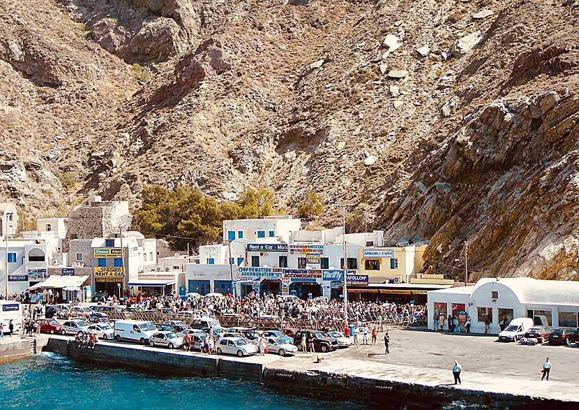 Hamnen på Santorini i augusti.