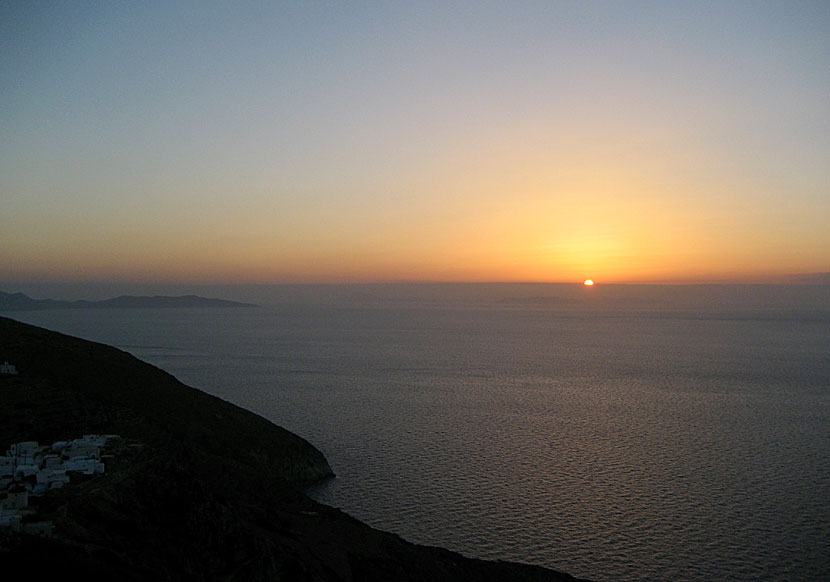 Solnedgången sett från Sikinos och Folegandros. 