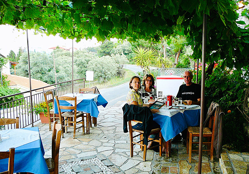 Taverna Minas i Nikiana är en mycket bra restaurang.