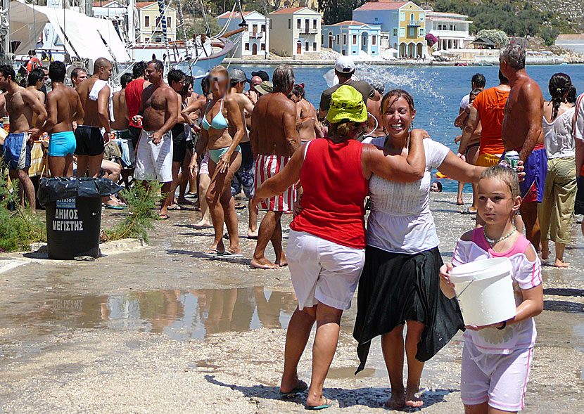 Vattenfestival på Kastellorizo i Grekland.