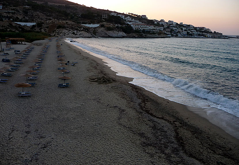 Stranden i Livadi mellan Valeta Studios och Armenistis på Ikaria.