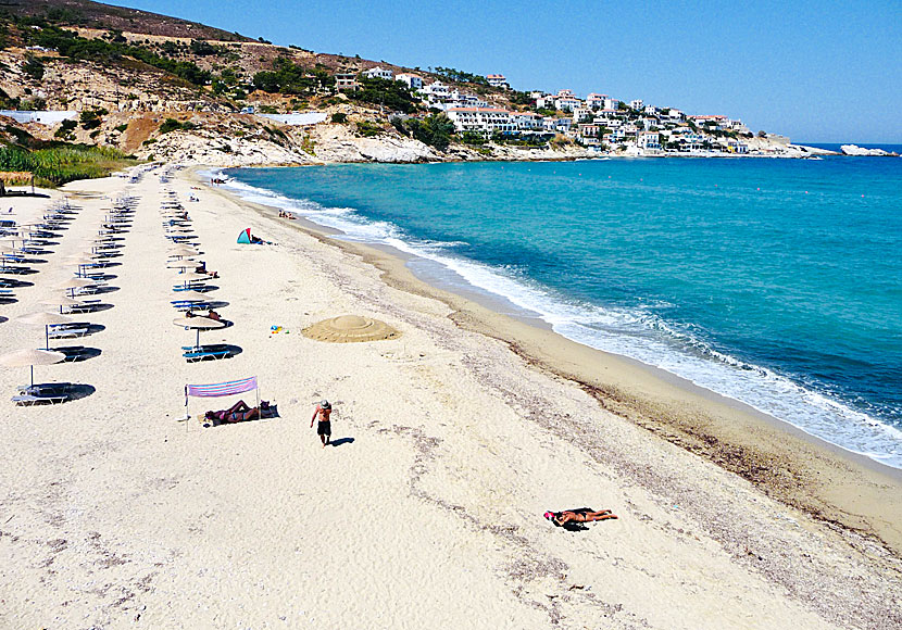 Missa inte Livadi beach i Armenistis när du reser till Evdilos på Ikaria.