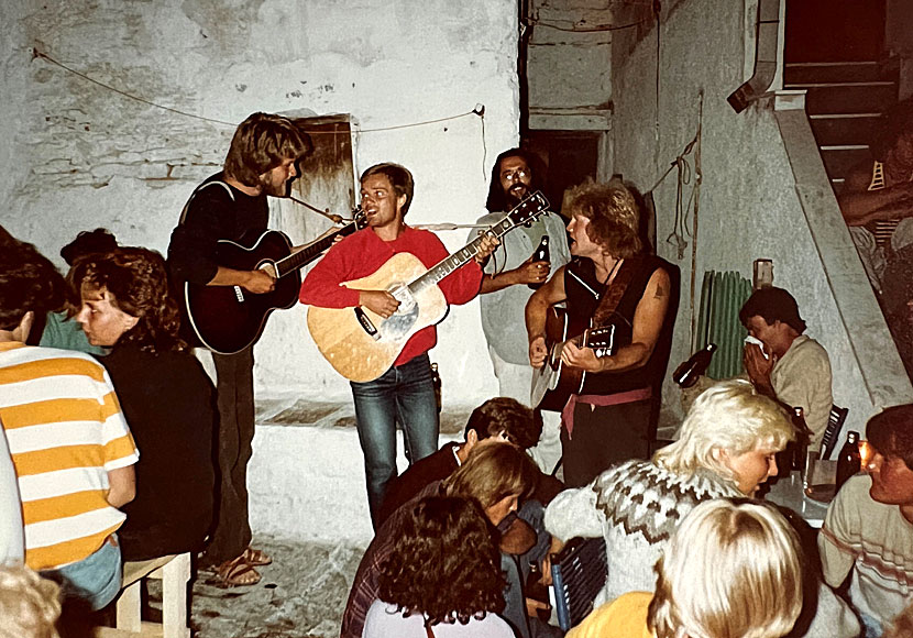 Fest på ett av de mindre torgen i Chora 1986.