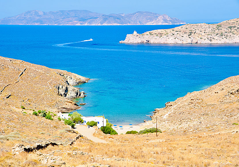 Valmas beach och klippbad på Ios i Kykladerna.