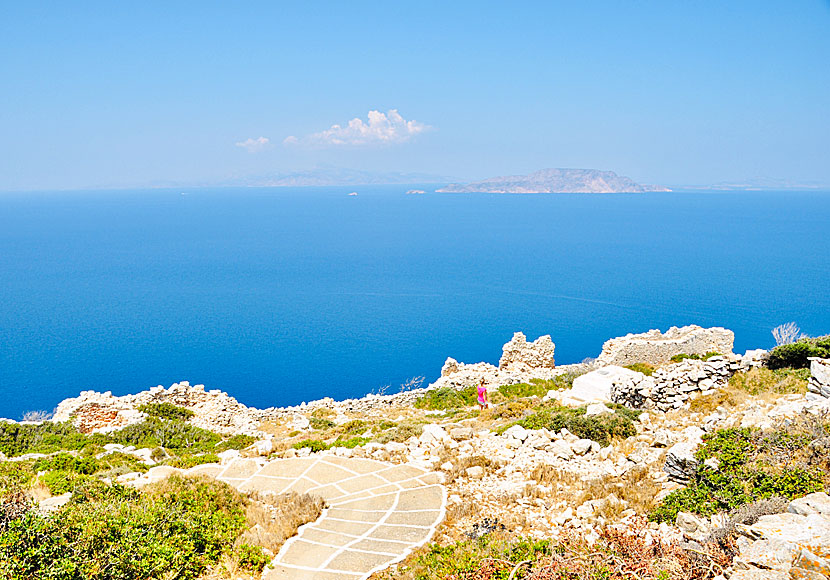 Från Paleokastro på Ios ser man öarna Naxos, Iraklia och Paros i Kykladerna.