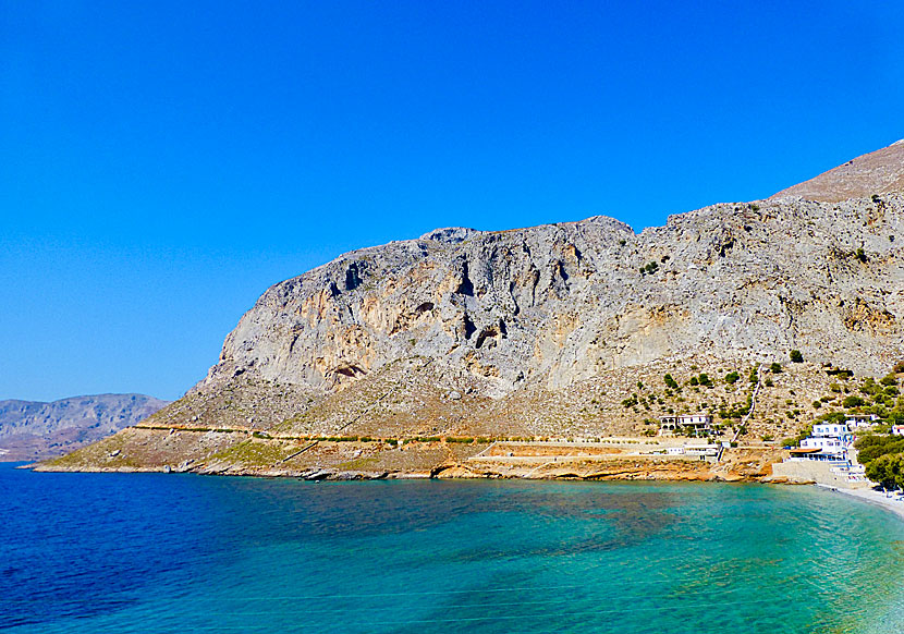 Från Arginonta fortsätter vägen till Emporios, Kalamies beach och Palionisos.