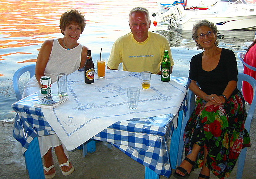 Faith Warn som skrev Bitter Sea - The Real Story of Greek Sponge Diving Taverna Kapsouli på Telendos.