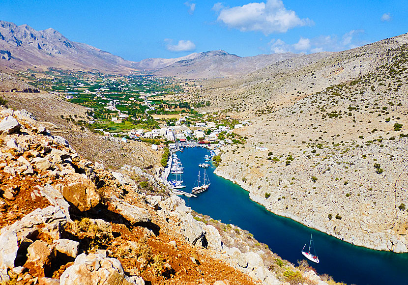 Vy över Rina och Vathydalen på Kalymnos i Grekland.