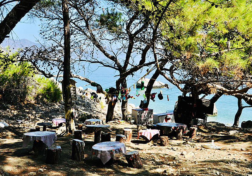 Yiannis Paradise taverna och beach på Karpathos. 