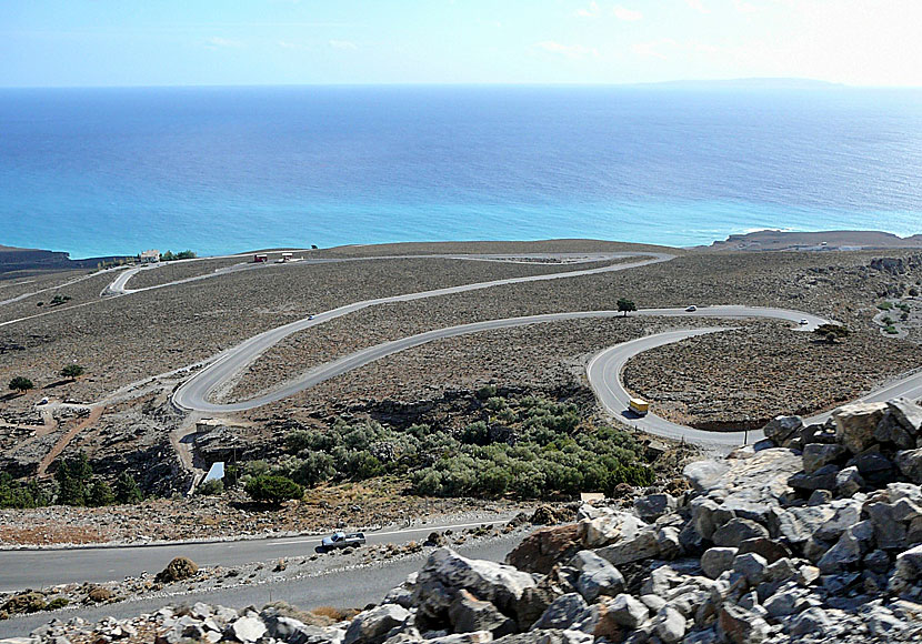 Vägen till och från Chora Sfakion på södra Kreta är som en Formel 1 bana.