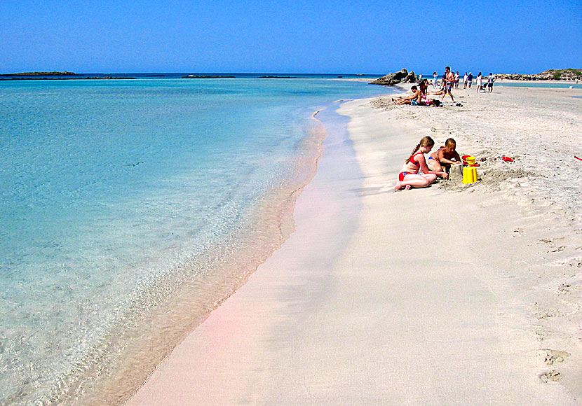 Stranden i Elafonissi är ett paradis för både små och stora barn.