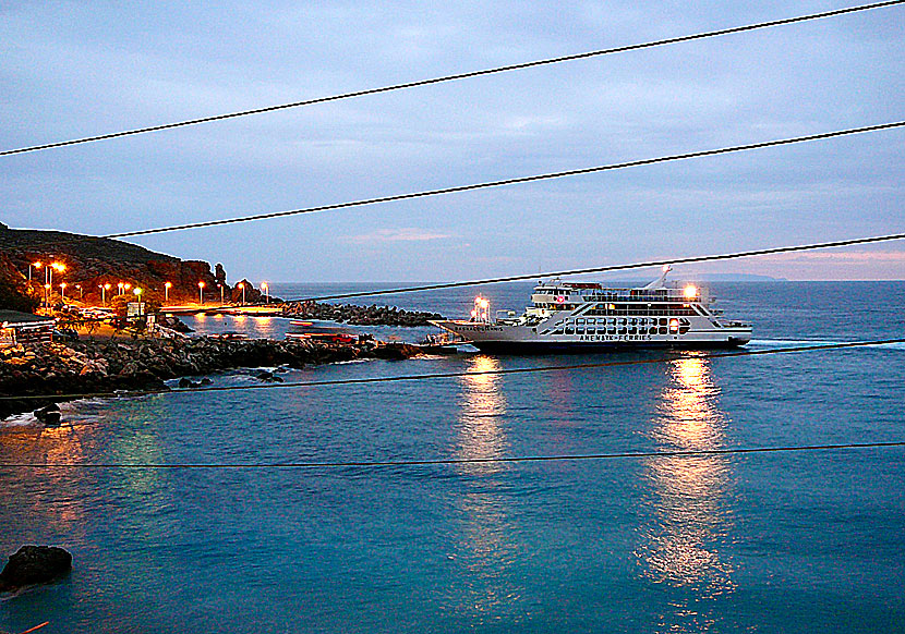 Bilfärjan Daskalogiannis trafikerar Chora Sfakion, Loutro, Agia Roumeli, Sougia och Paleochora.