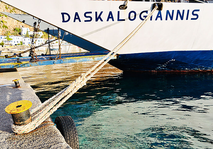 Bilfärjan Daskalogiannis i hamnen i Loutro på södra Kreta.